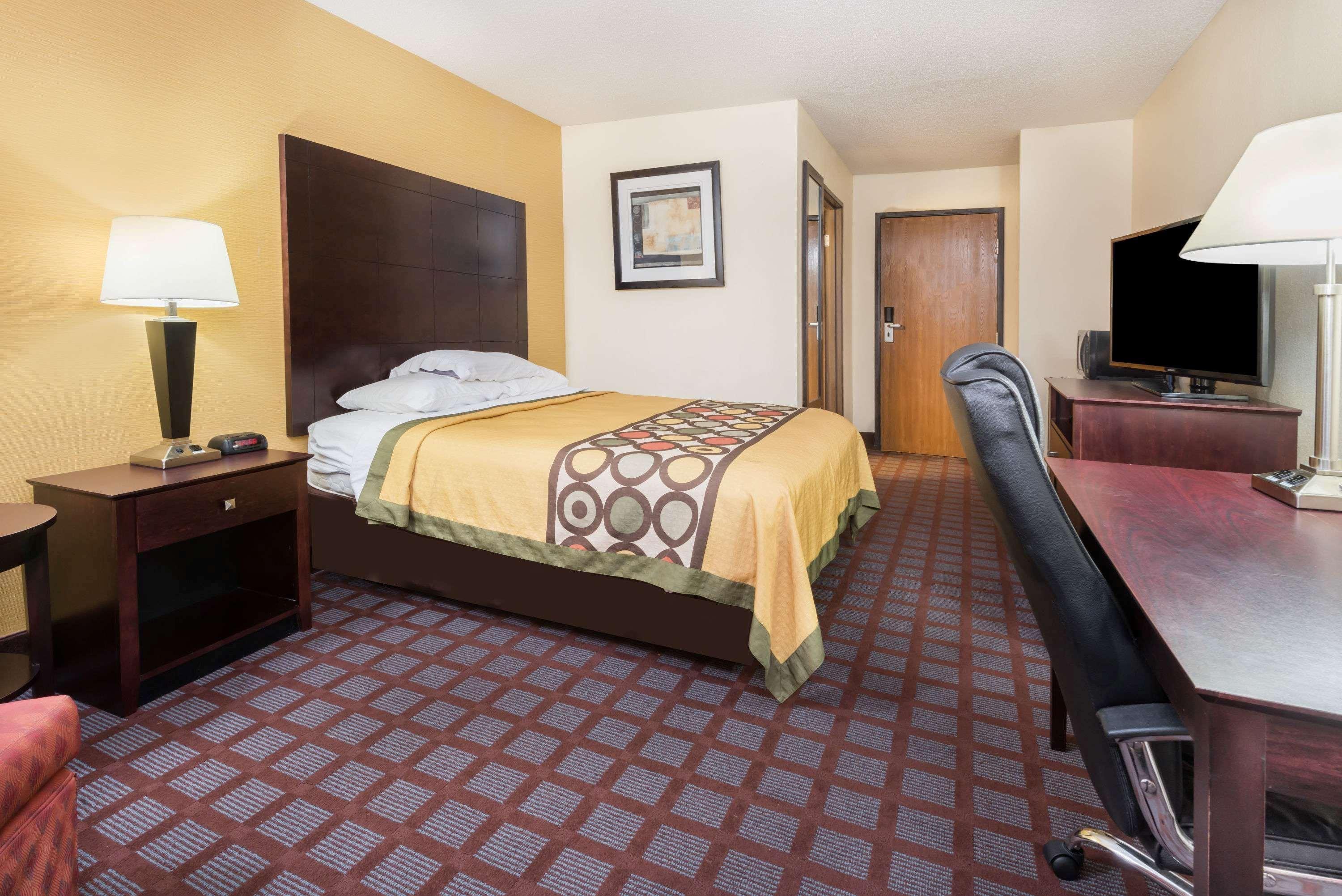 Super 8 By Wyndham Bloomington University Area Eksteriør bilde